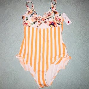 Ladies Cupshe swimsuit Size M